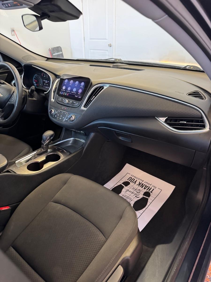 Chevrolet Malibu 4dr Sdn LT 2021