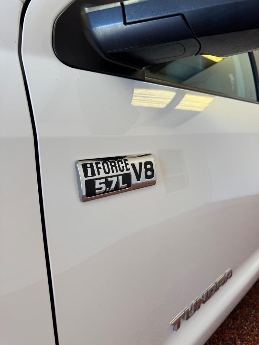 Toyota Tundra 2WD Truck CrewMax 5.7L V8 6-Spd AT SR5 (Natl) 2014