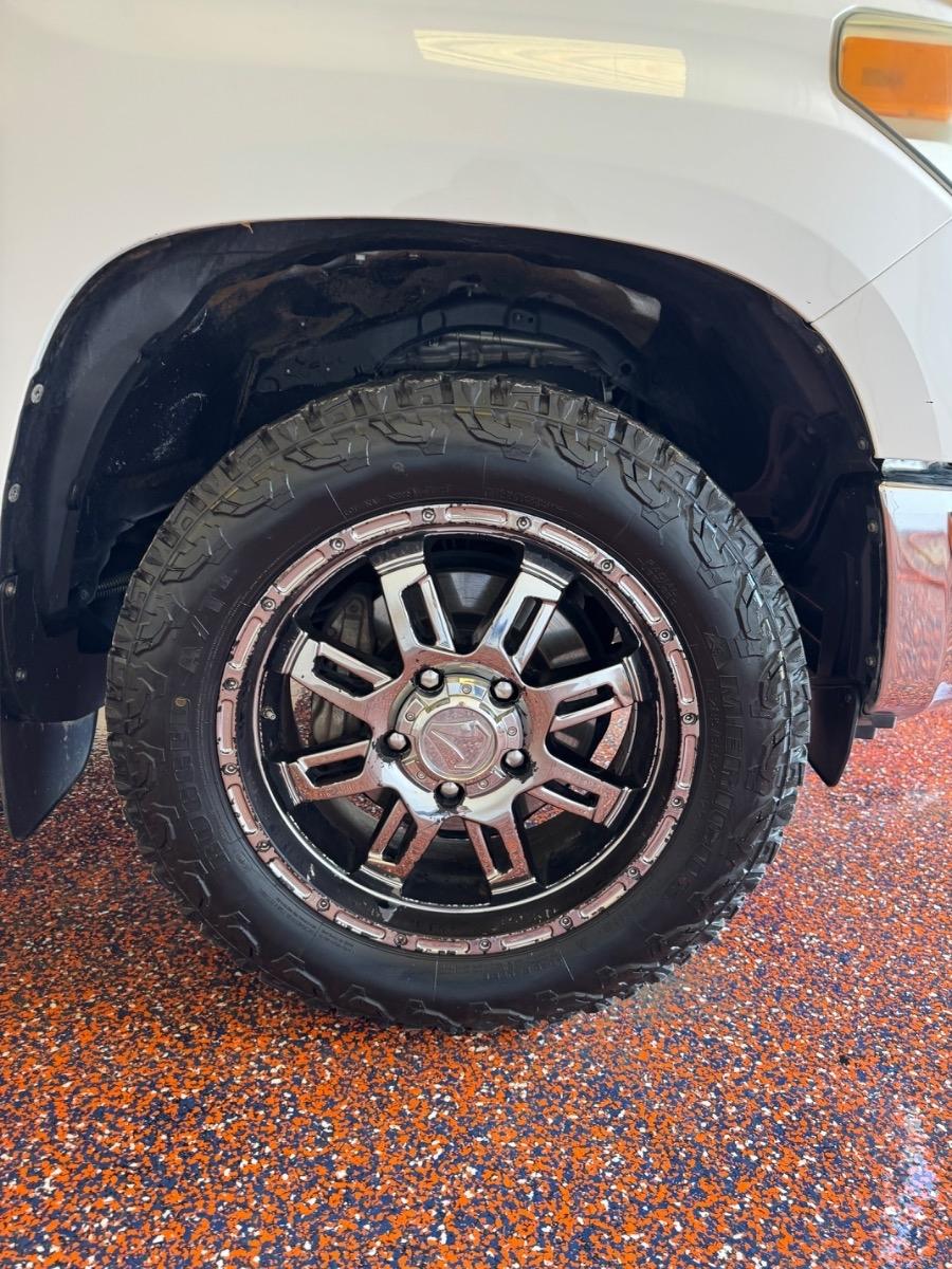 Toyota Tundra 2WD Truck CrewMax 5.7L V8 6-Spd AT SR5 (Natl) 2014