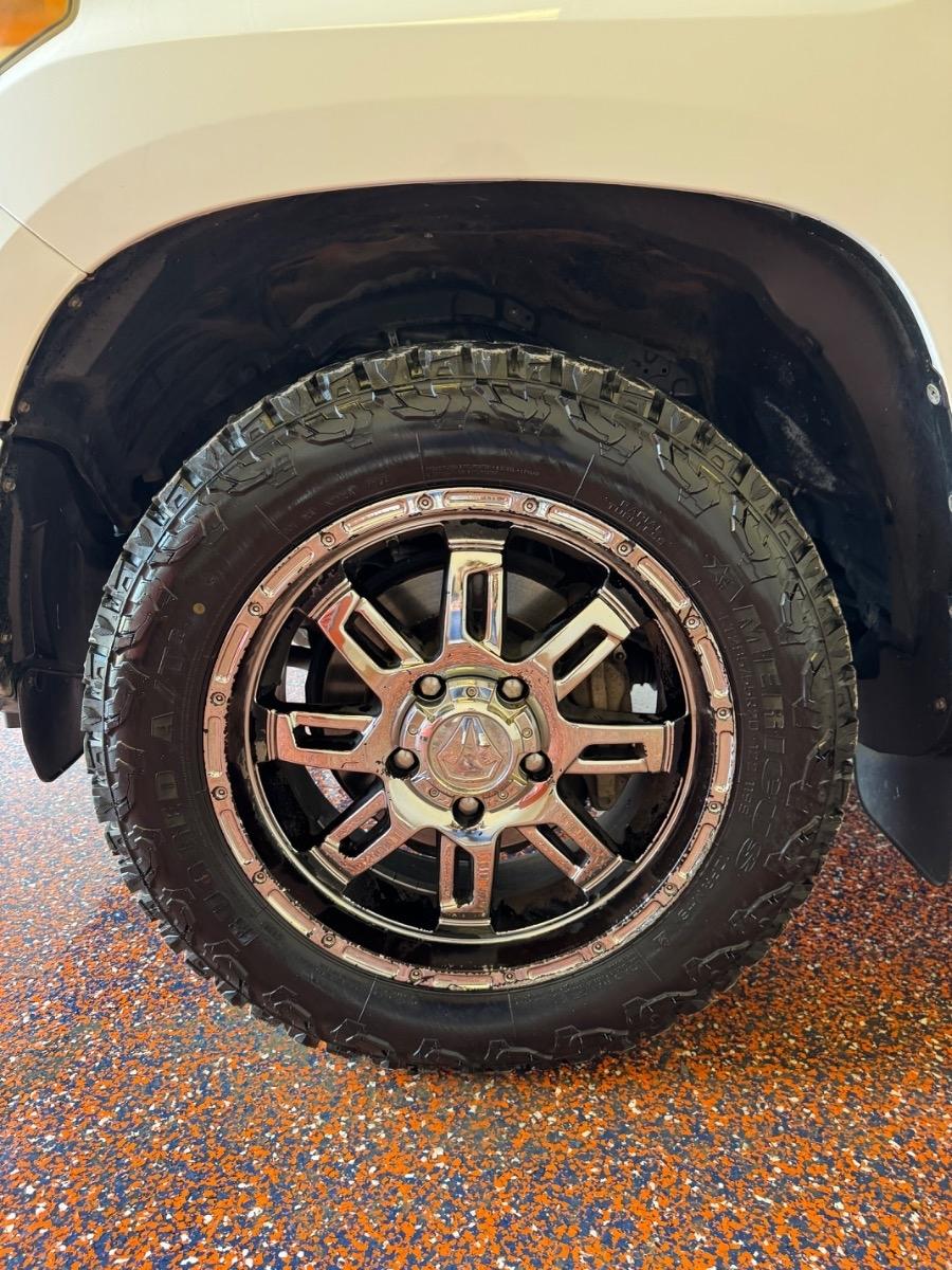 Toyota Tundra 2WD Truck CrewMax 5.7L V8 6-Spd AT SR5 (Natl) 2014