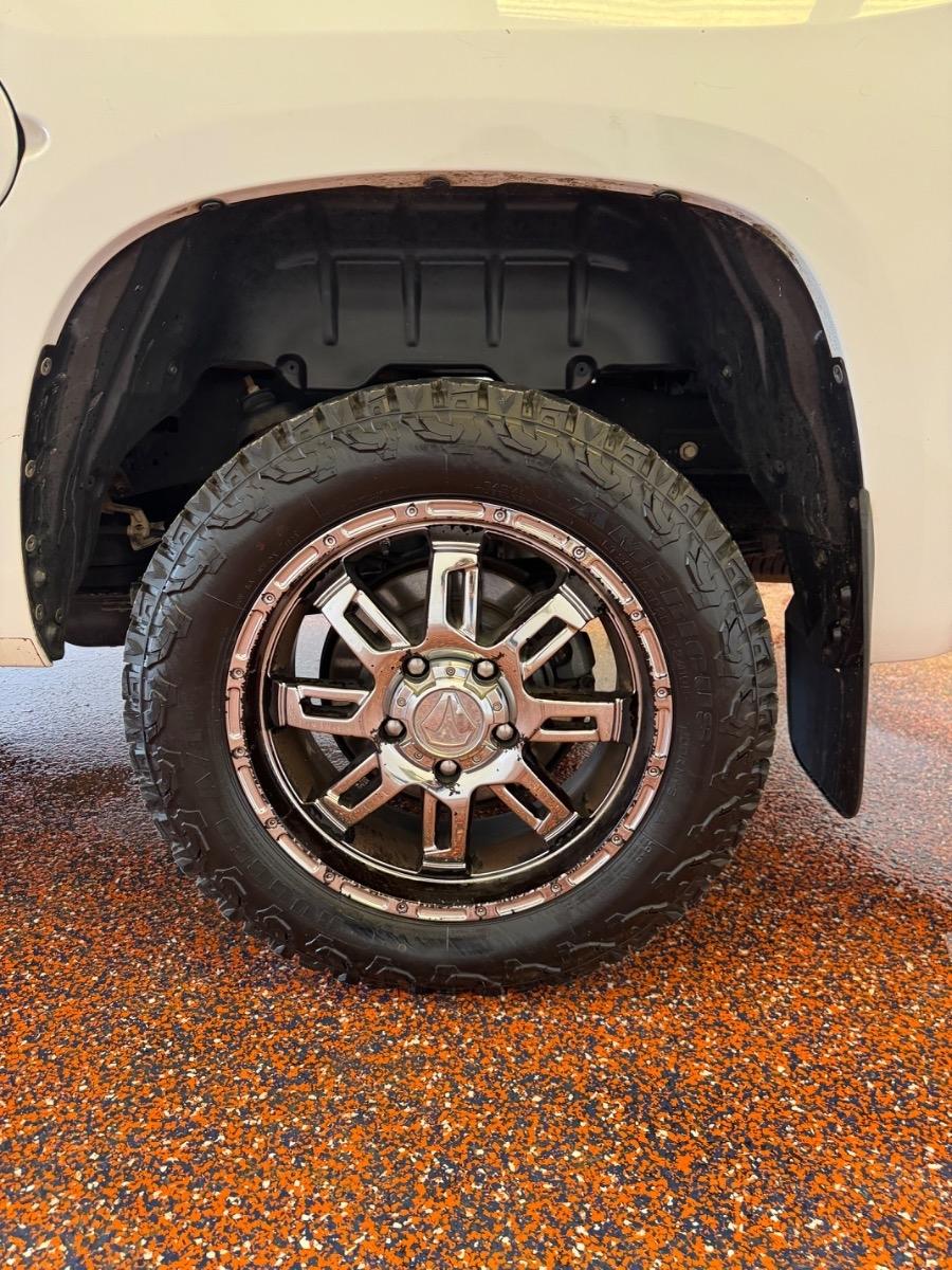 Toyota Tundra 2WD Truck CrewMax 5.7L V8 6-Spd AT SR5 (Natl) 2014