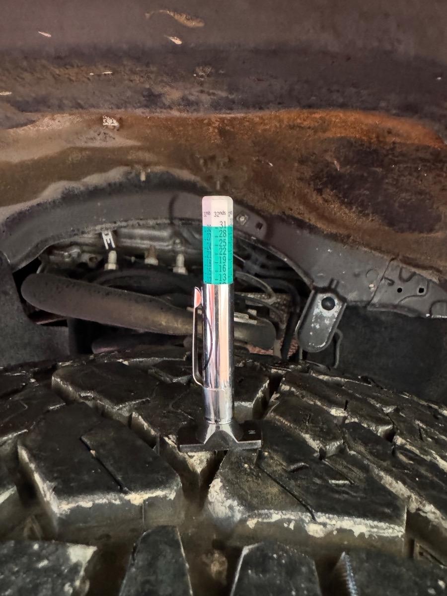 Toyota Tundra 2WD Truck CrewMax 5.7L V8 6-Spd AT SR5 (Natl) 2014