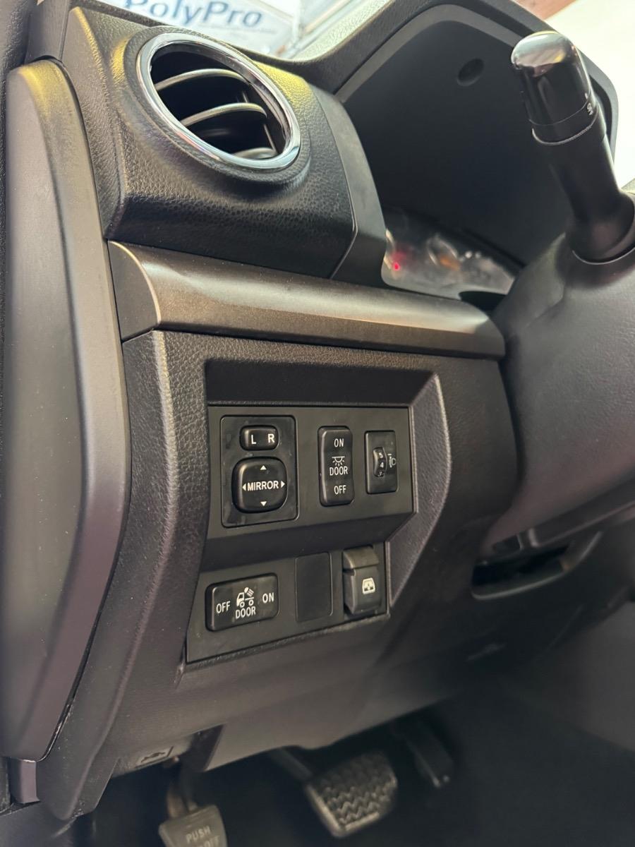 Toyota Tundra 2WD Truck CrewMax 5.7L V8 6-Spd AT SR5 (Natl) 2014