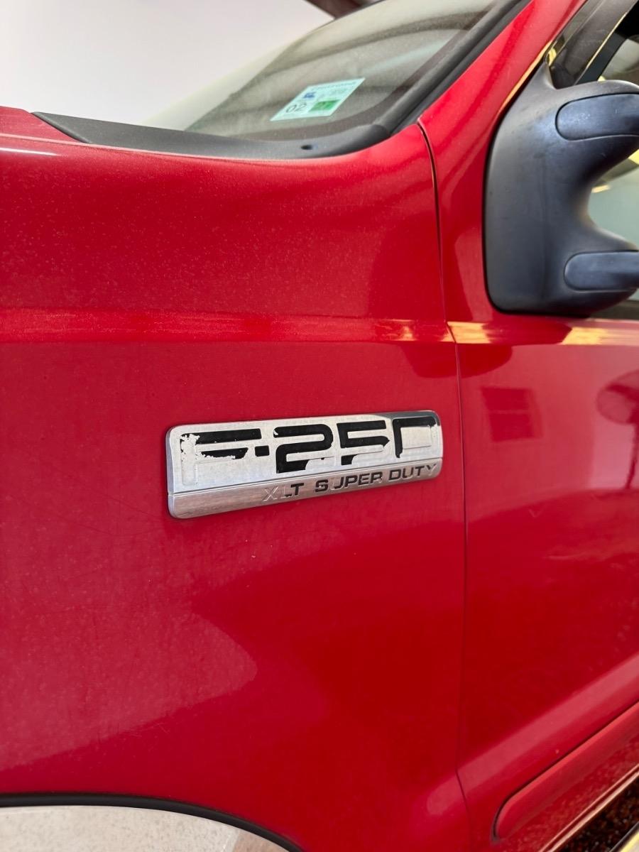 Ford Super Duty F-250 Crew Cab 156" XLT 2006