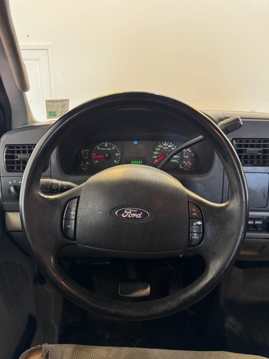 Ford Super Duty F-250 Crew Cab 156" XLT 2006