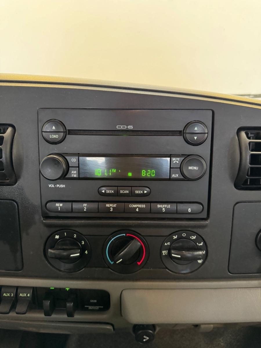 Ford Super Duty F-250 Crew Cab 156" XLT 2006