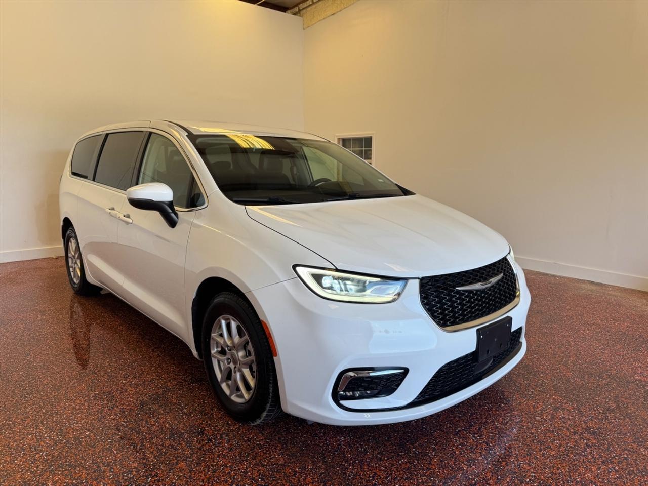 Chrysler Pacifica Touring L FWD 2023
