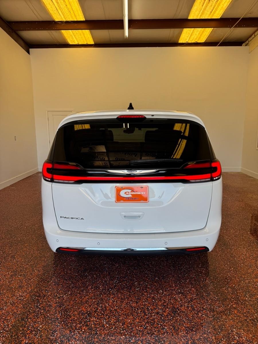 Chrysler Pacifica Touring L FWD 2023