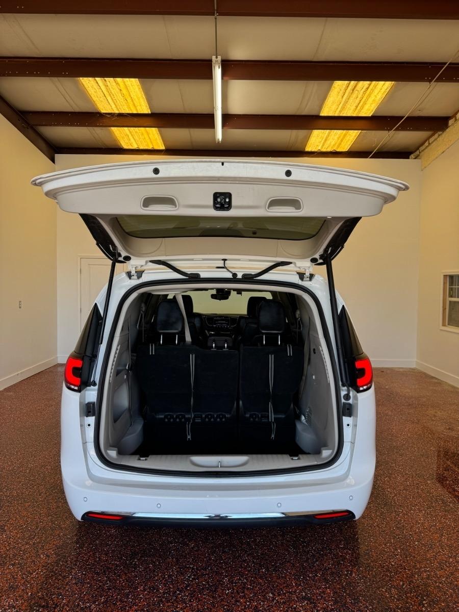 Chrysler Pacifica Touring L FWD 2023