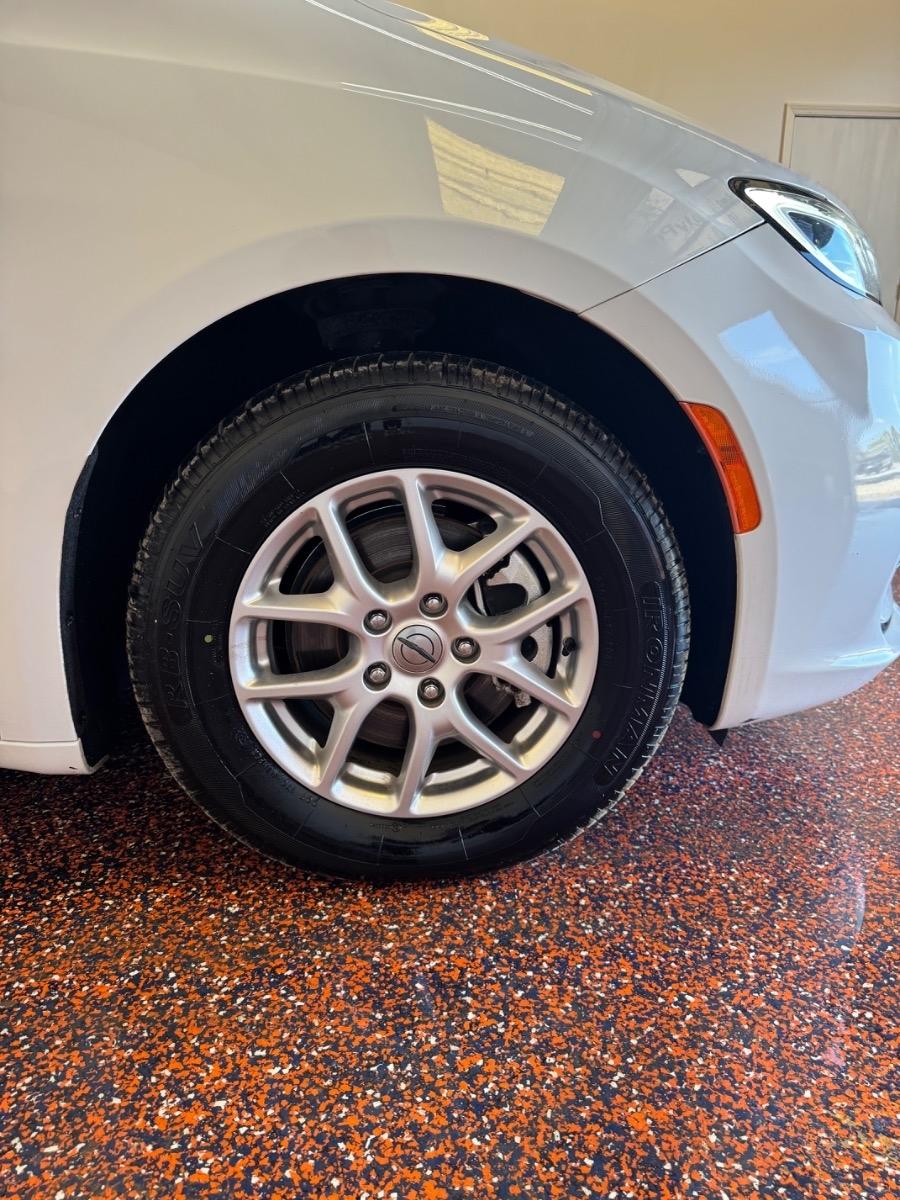 Chrysler Pacifica Touring L FWD 2023