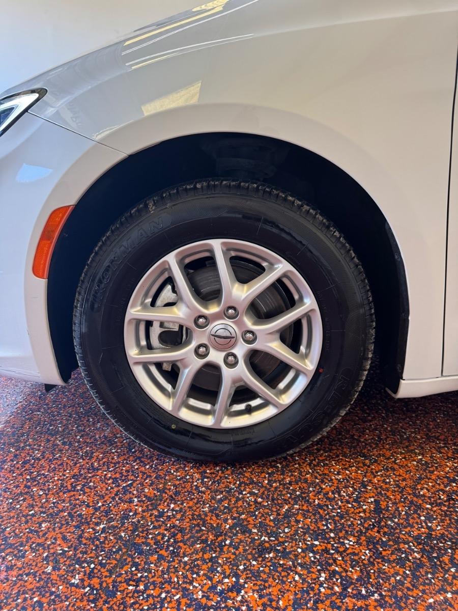 Chrysler Pacifica Touring L FWD 2023