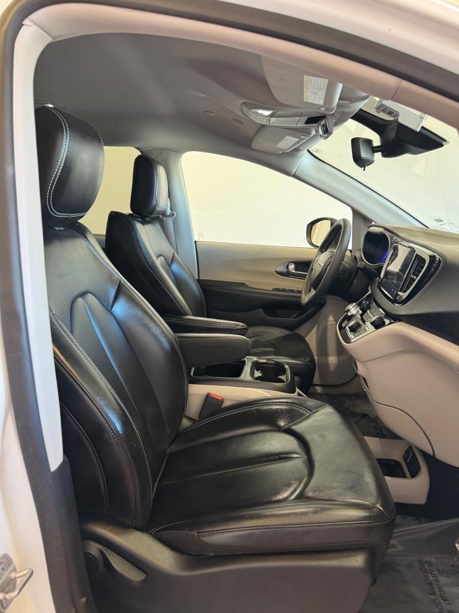 Chrysler Pacifica Touring L FWD 2023