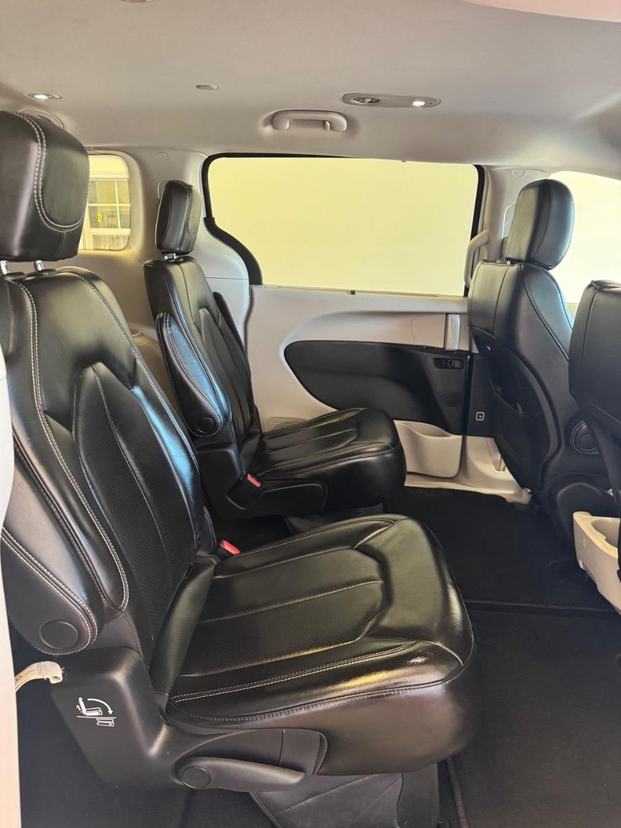 Chrysler Pacifica Touring L FWD 2023