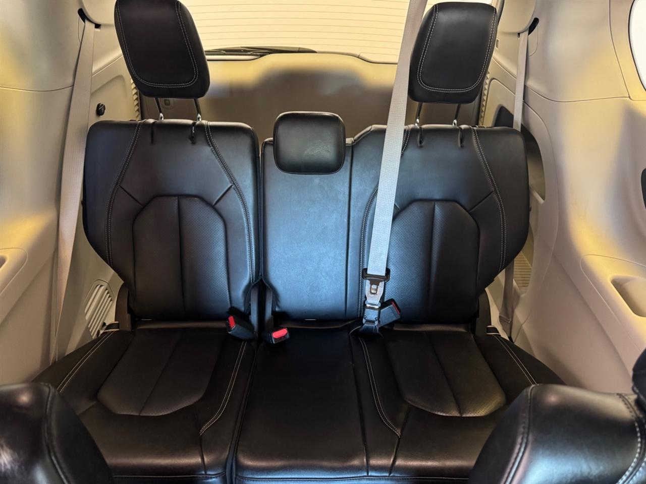 Chrysler Pacifica Touring L FWD 2023