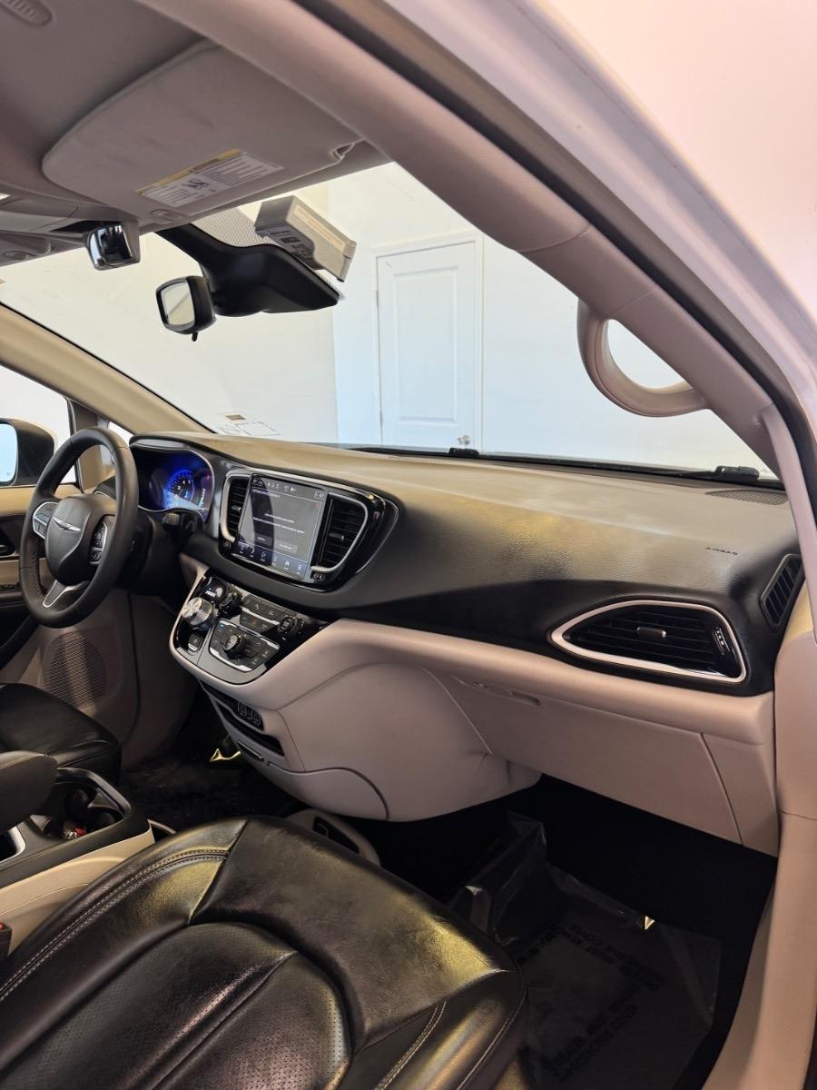 Chrysler Pacifica Touring L FWD 2023