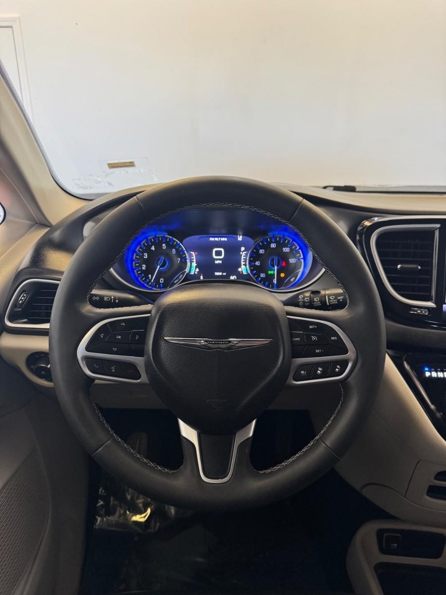 Chrysler Pacifica Touring L FWD 2023