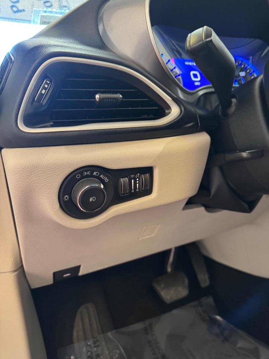 Chrysler Pacifica Touring L FWD 2023