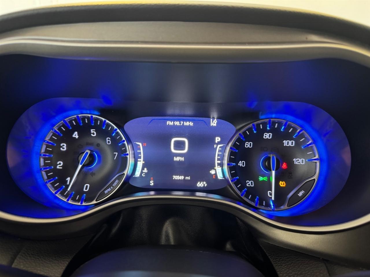 Chrysler Pacifica Touring L FWD 2023