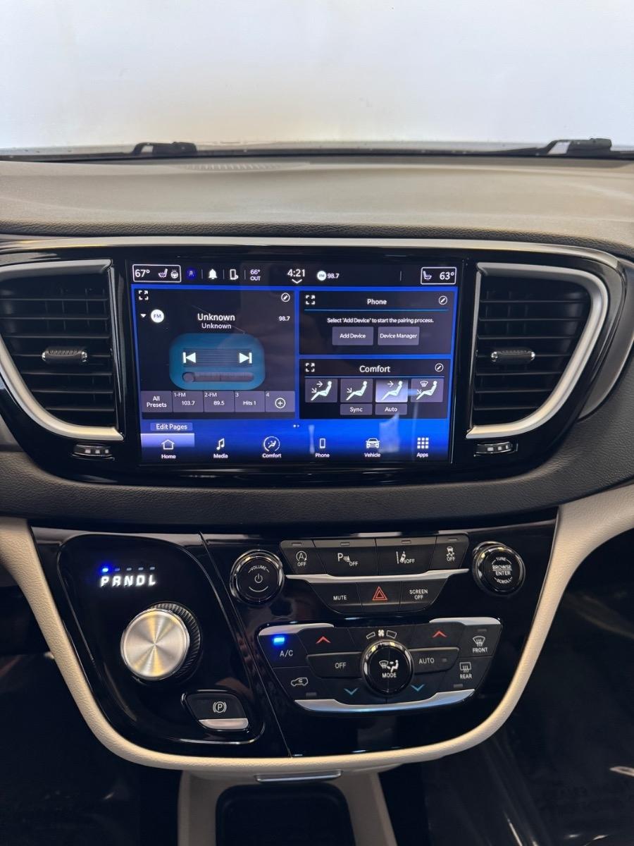 Chrysler Pacifica Touring L FWD 2023