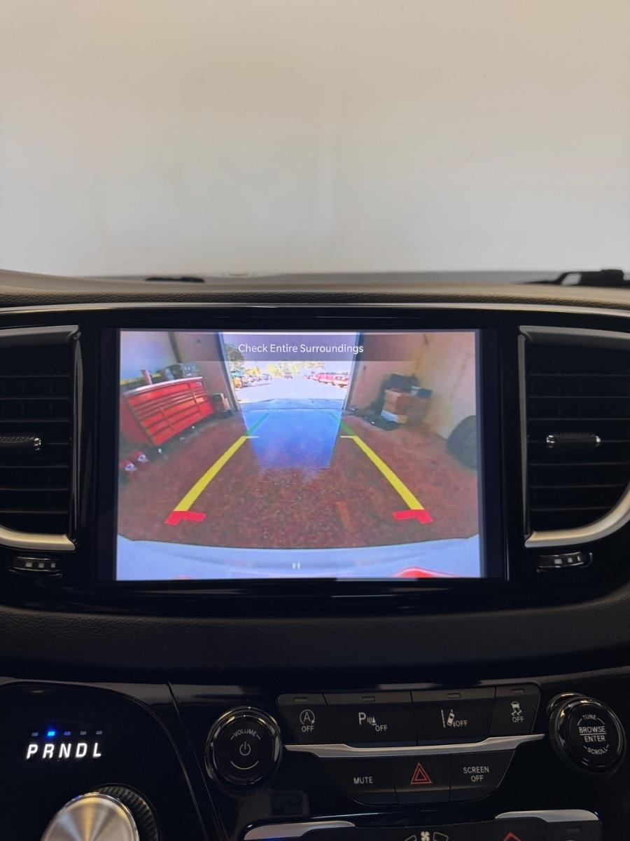 Chrysler Pacifica Touring L FWD 2023