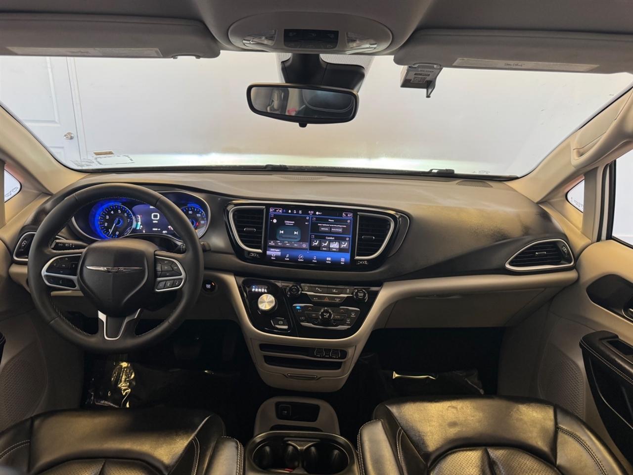 Chrysler Pacifica Touring L FWD 2023
