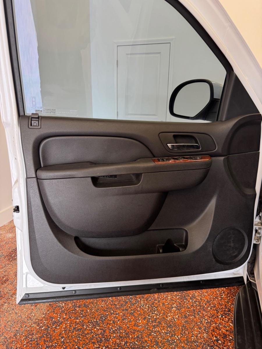 GMC Yukon 2WD 4dr 1500 SLE 2012