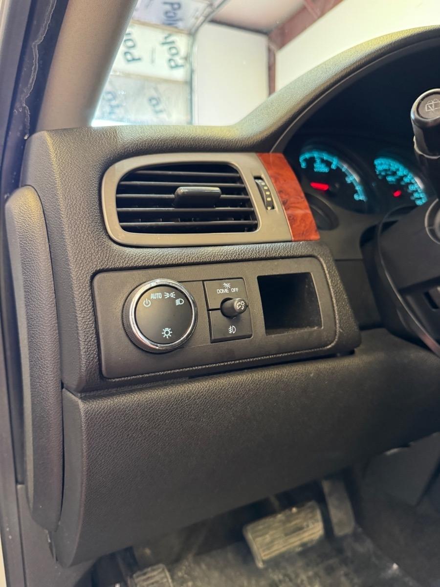 GMC Yukon 2WD 4dr 1500 SLE 2012