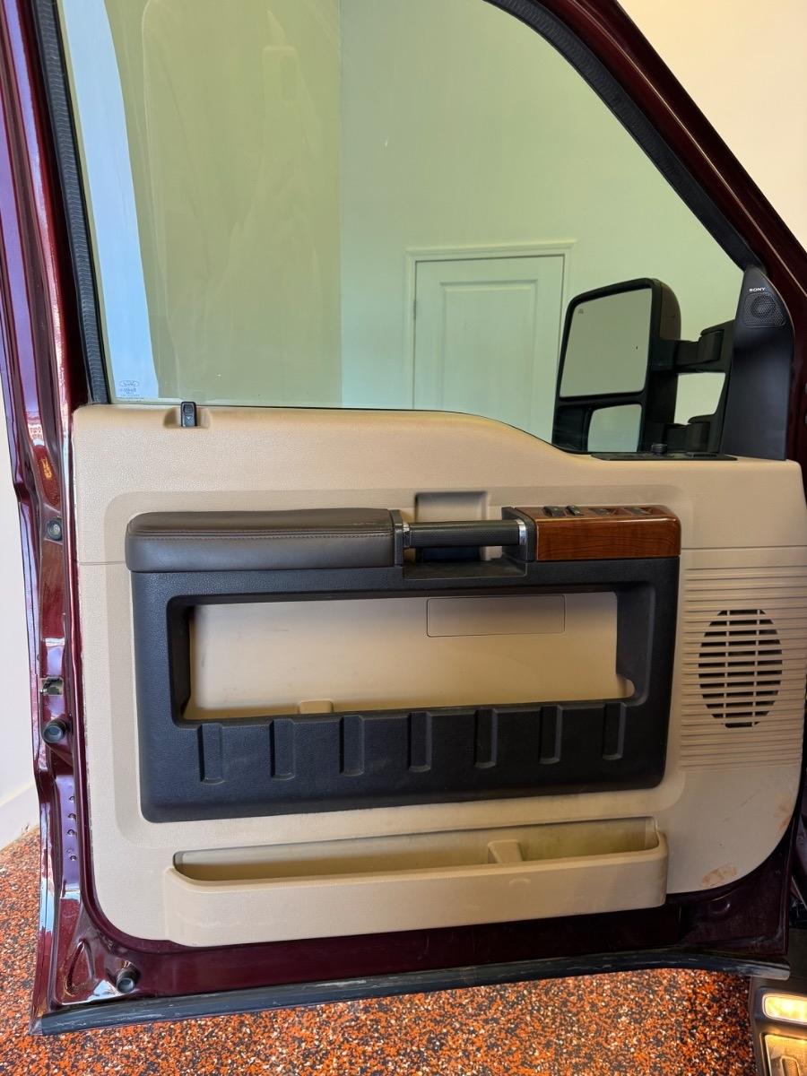 Ford Super Duty F-250 SRW 4WD Crew Cab 172" Platinum 2016