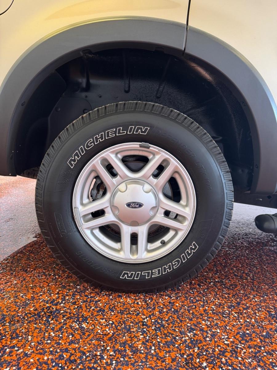 Ford Explorer 4dr 114" WB 4.0L XLS 4WD 2003