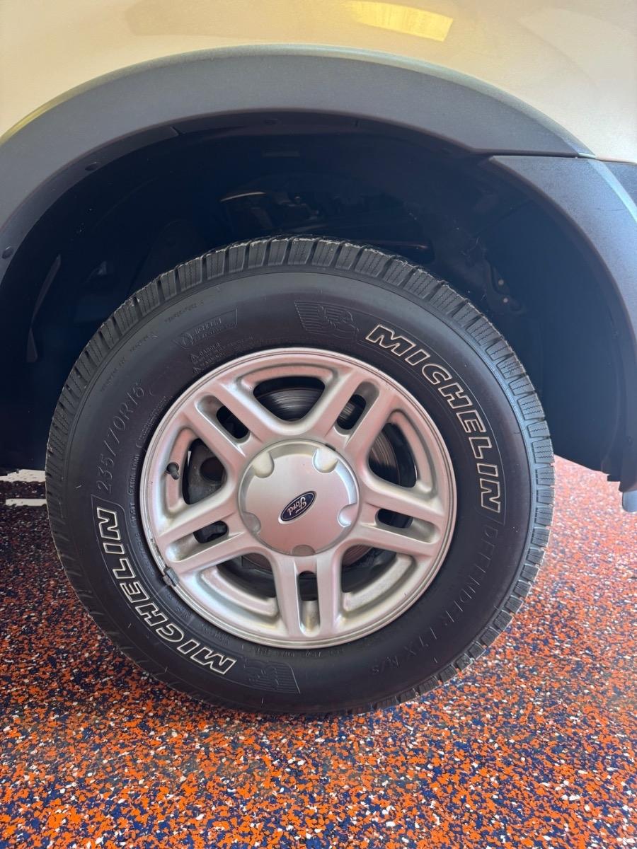 Ford Explorer 4dr 114" WB 4.0L XLS 4WD 2003