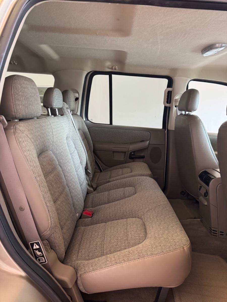 Ford Explorer 4dr 114" WB 4.0L XLS 4WD 2003