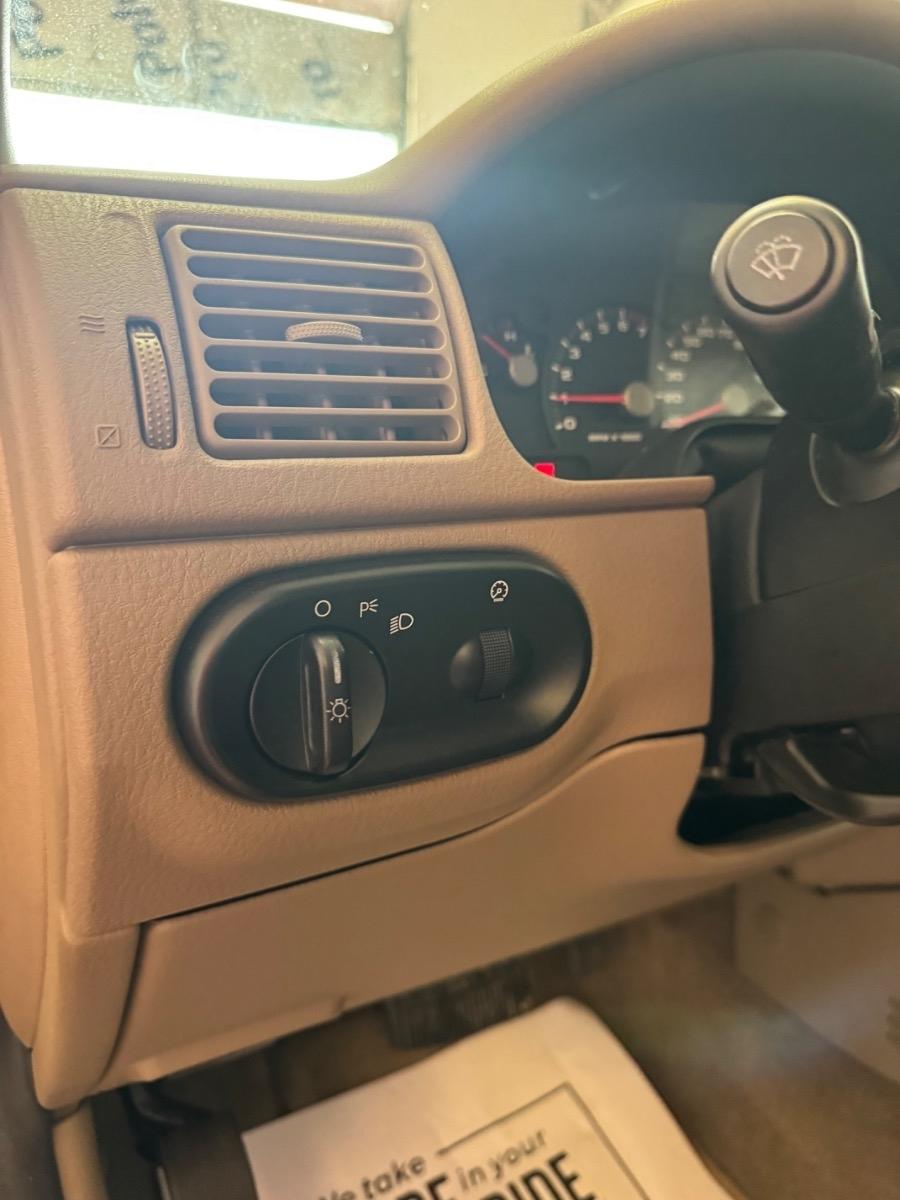 Ford Explorer 4dr 114" WB 4.0L XLS 4WD 2003