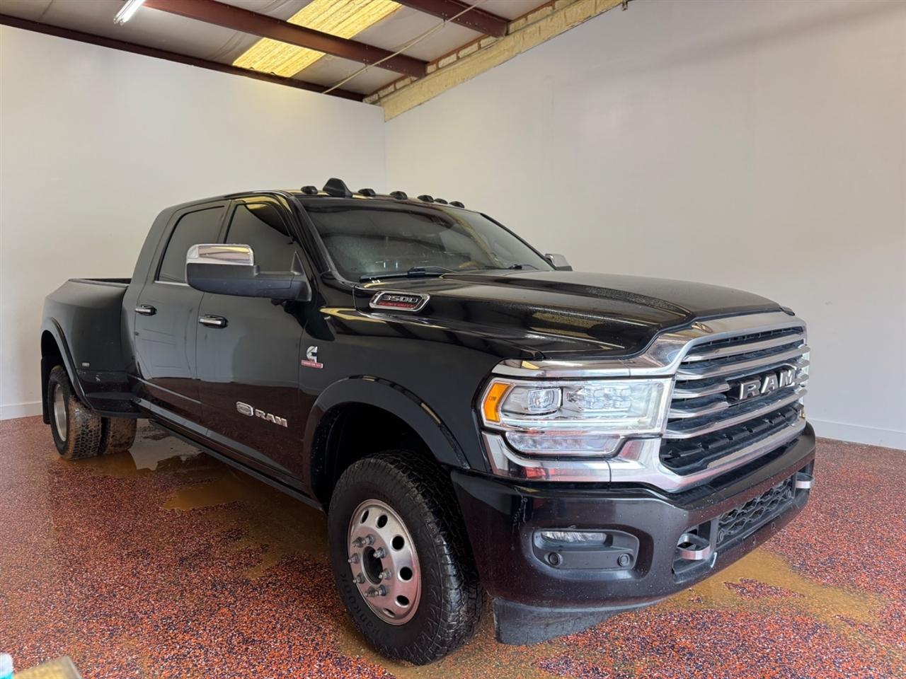 RAM 3500 Longhorn 4x4 Mega Cab 6'4" Box 2021