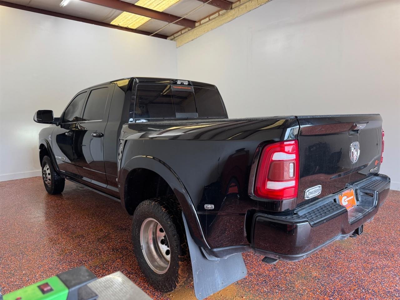 RAM 3500 Longhorn 4x4 Mega Cab 6'4" Box 2021