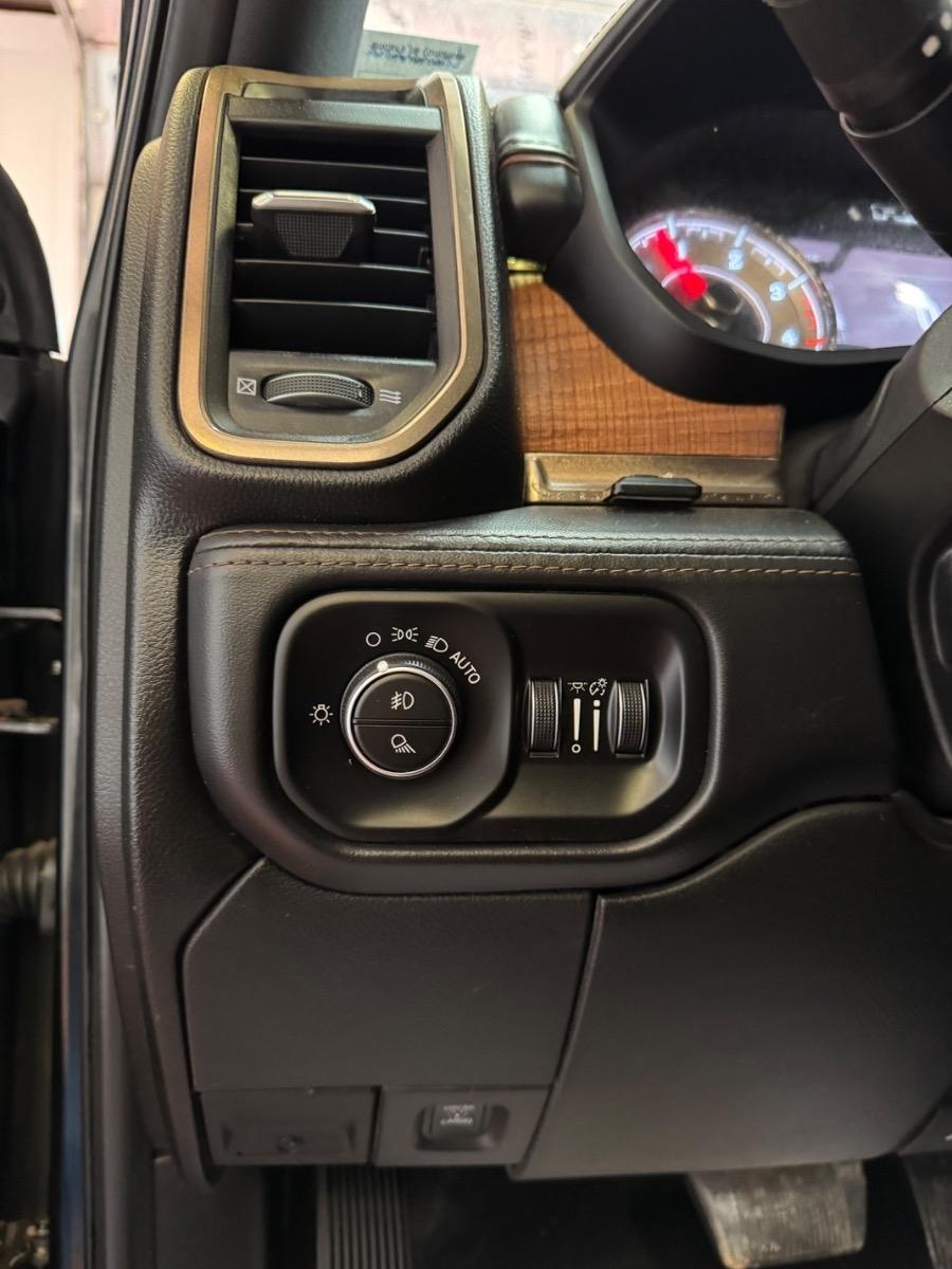 RAM 3500 Longhorn 4x4 Mega Cab 6'4" Box 2021