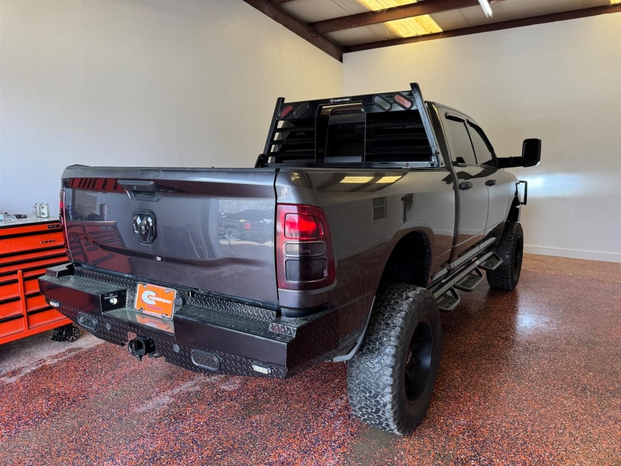 RAM 2500 Tradesman 4x4 Crew Cab 6'4" Box 2022