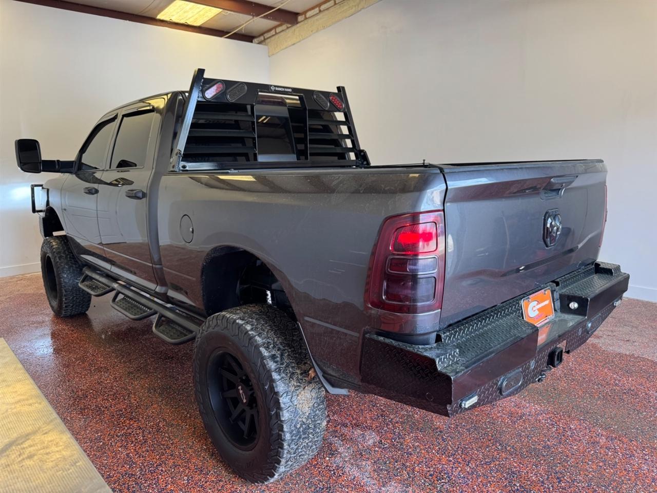 RAM 2500 Tradesman 4x4 Crew Cab 6'4" Box 2022