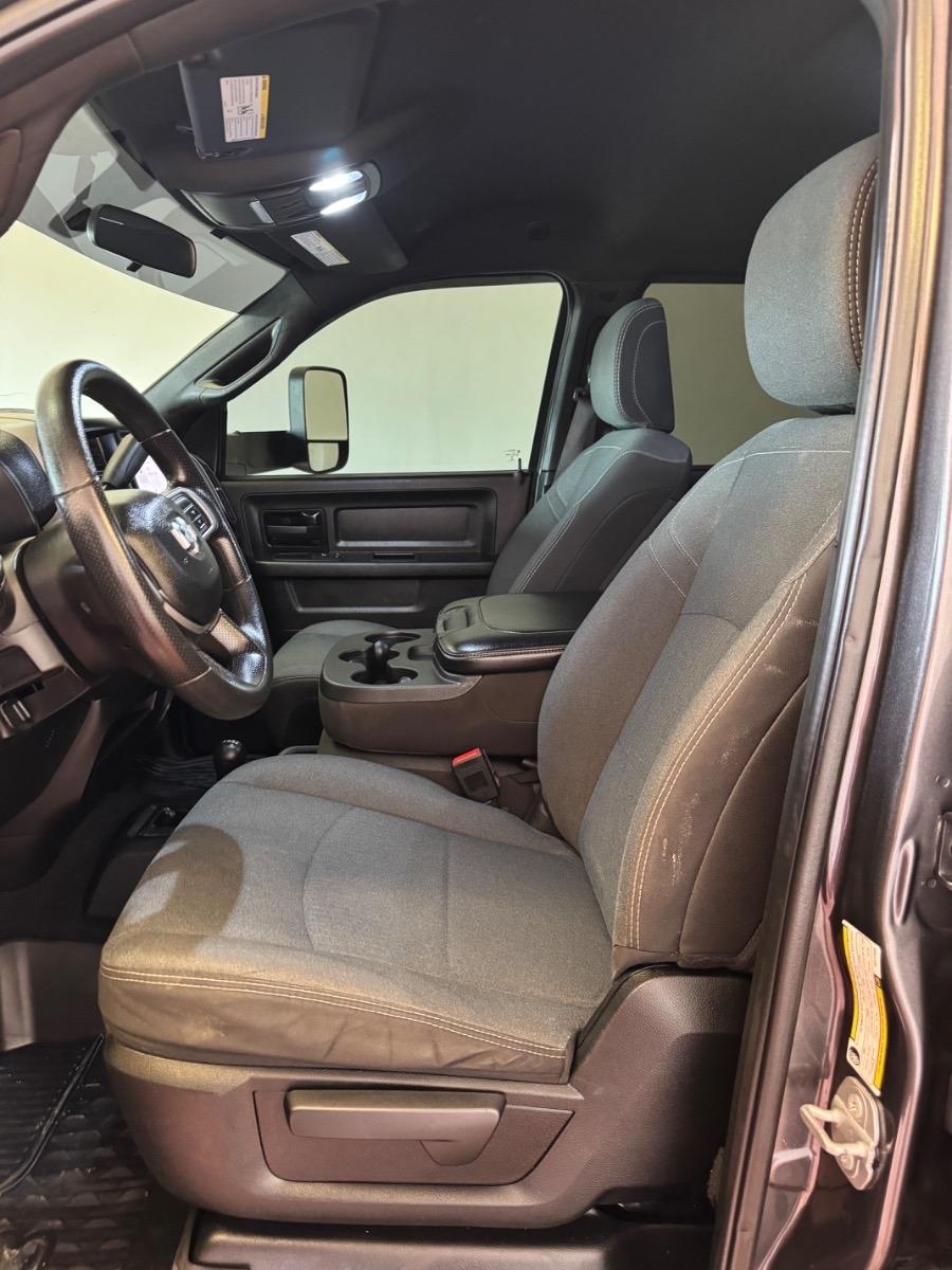 RAM 2500 Tradesman 4x4 Crew Cab 6'4" Box 2022