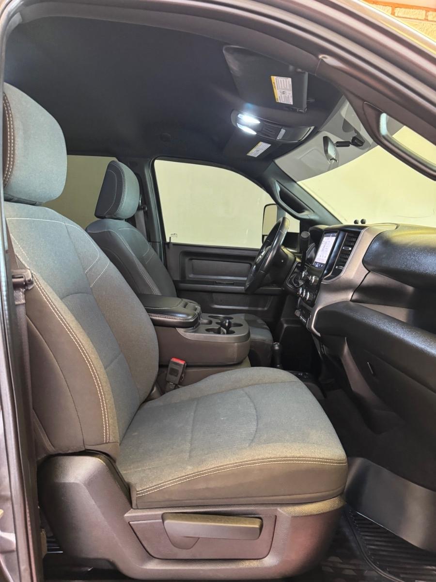 RAM 2500 Tradesman 4x4 Crew Cab 6'4" Box 2022