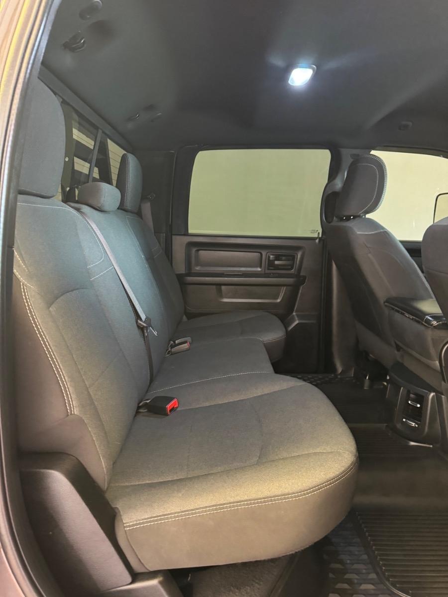 RAM 2500 Tradesman 4x4 Crew Cab 6'4" Box 2022