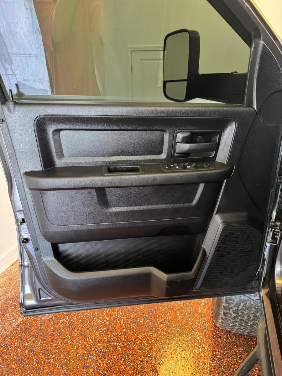 RAM 2500 Tradesman 4x4 Crew Cab 6'4" Box 2022