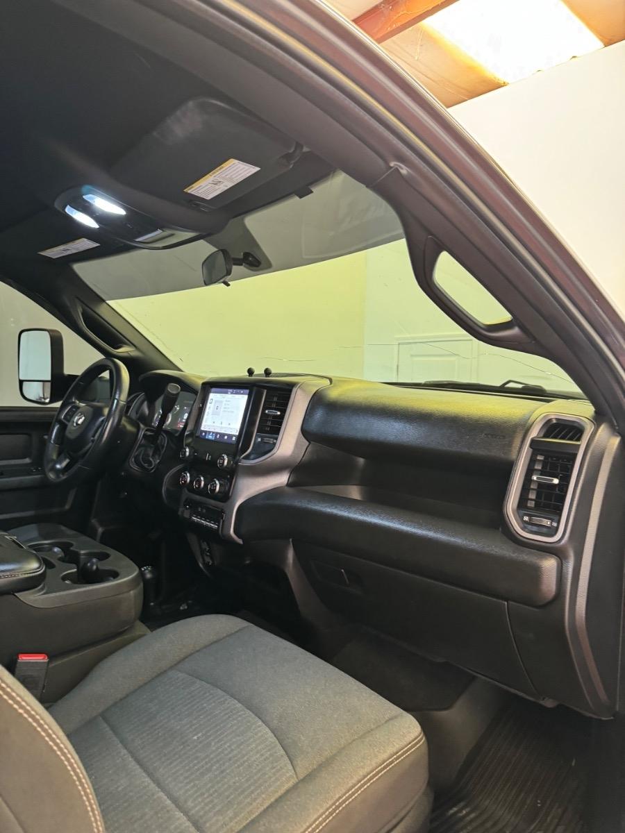 RAM 2500 Tradesman 4x4 Crew Cab 6'4" Box 2022