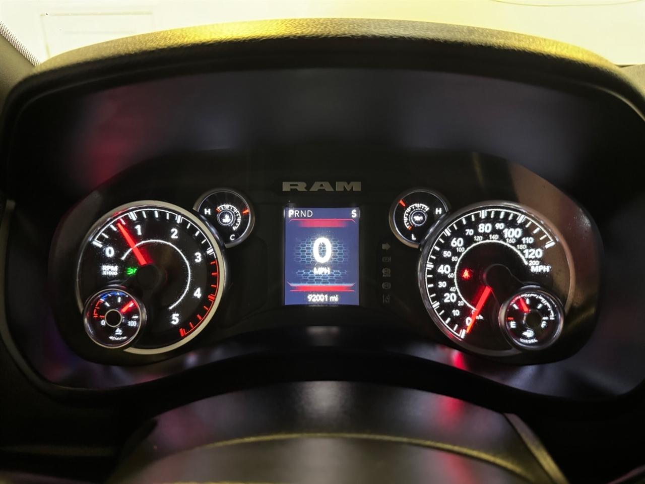 RAM 2500 Tradesman 4x4 Crew Cab 6'4" Box 2022