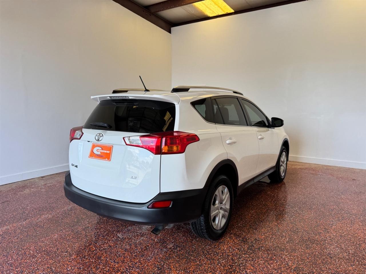 Toyota RAV4 FWD 4dr LE (Natl) 2014