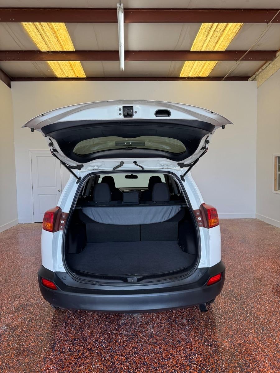 Toyota RAV4 FWD 4dr LE (Natl) 2014