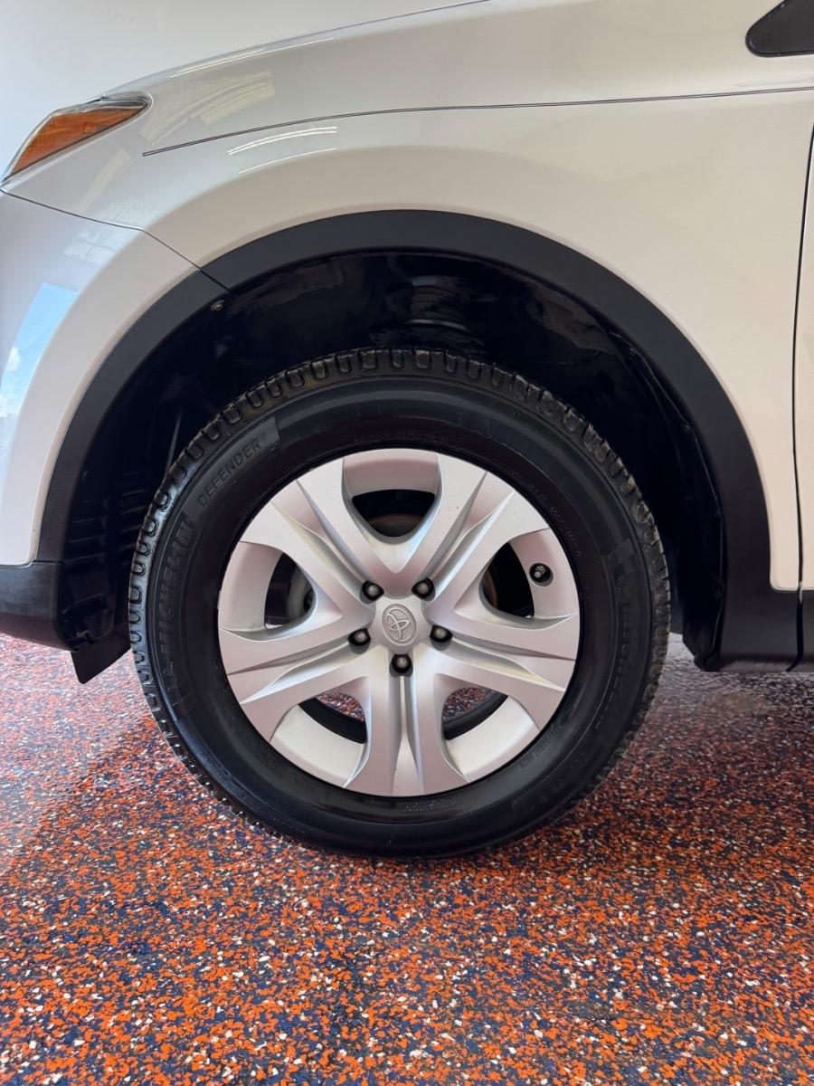 Toyota RAV4 FWD 4dr LE (Natl) 2014