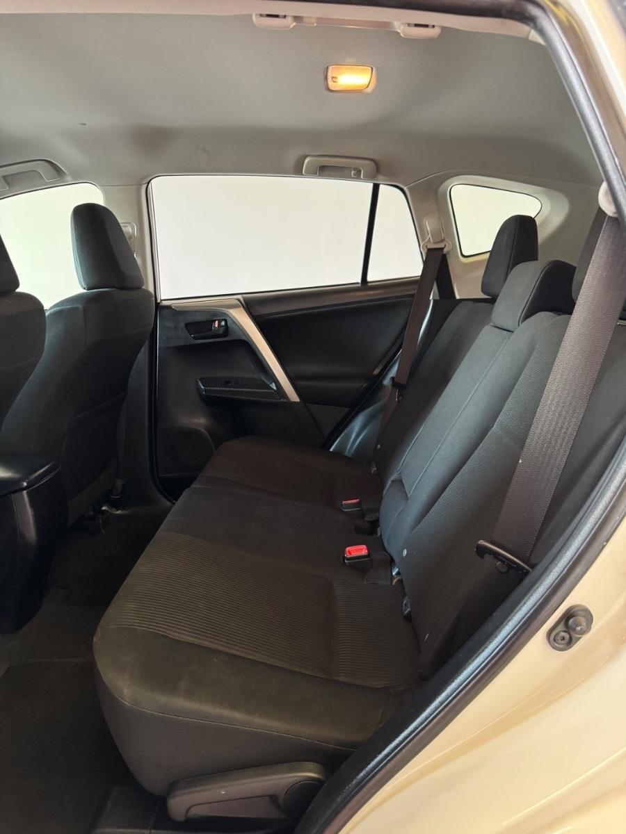 Toyota RAV4 FWD 4dr LE (Natl) 2014