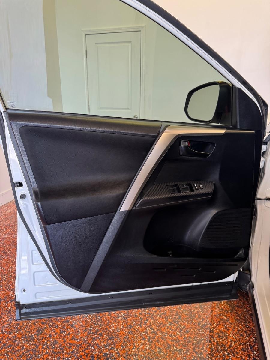 Toyota RAV4 FWD 4dr LE (Natl) 2014