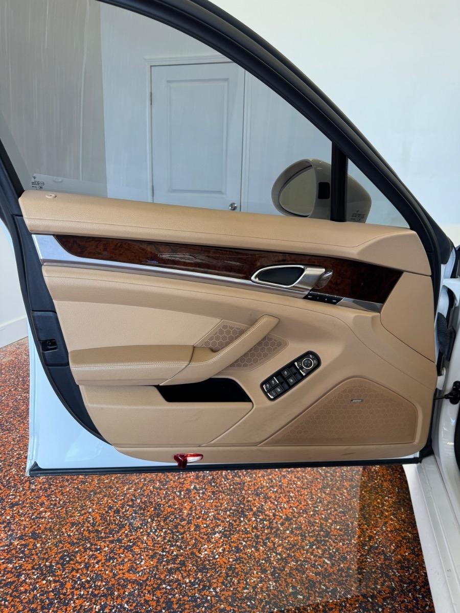 Porsche Panamera 4dr HB 2012