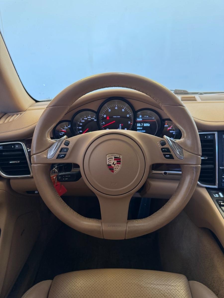 Porsche Panamera 4dr HB 2012